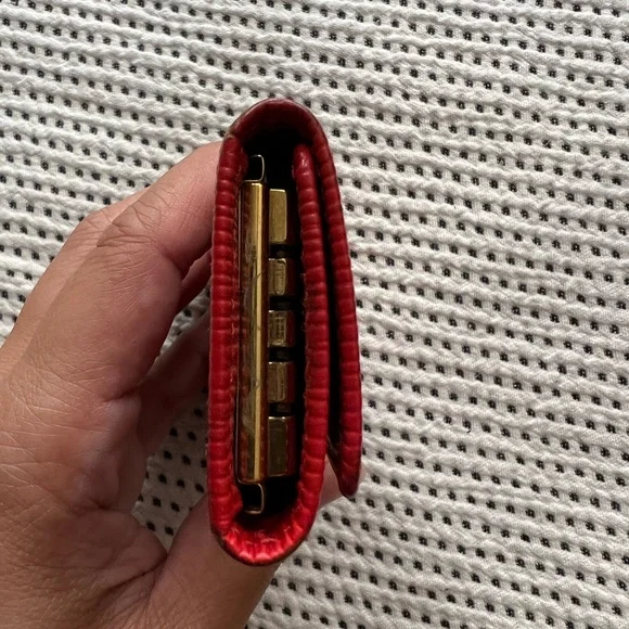 Louis Vuitton 4 Ring Epi Key Holder - Picture 4 of 15